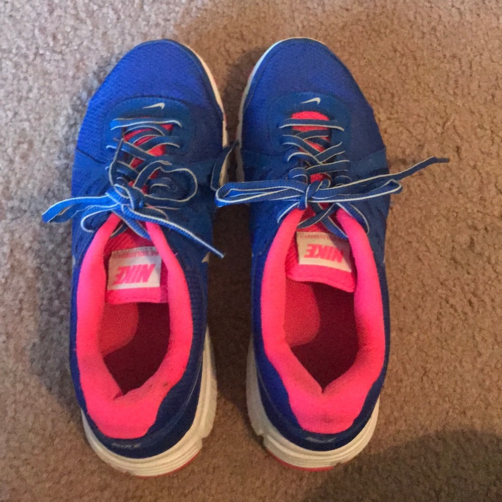 Women’s Nike Revolution 2 (size 9.5)